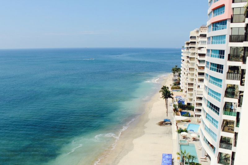 chambre-hote-TOURRETTES-min_beach_ocean_shore_hotel_palm_tree-33726